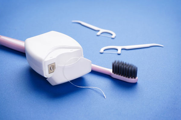 Bộ dụng cụ vệ sinh bạn phải có khi niềng răng